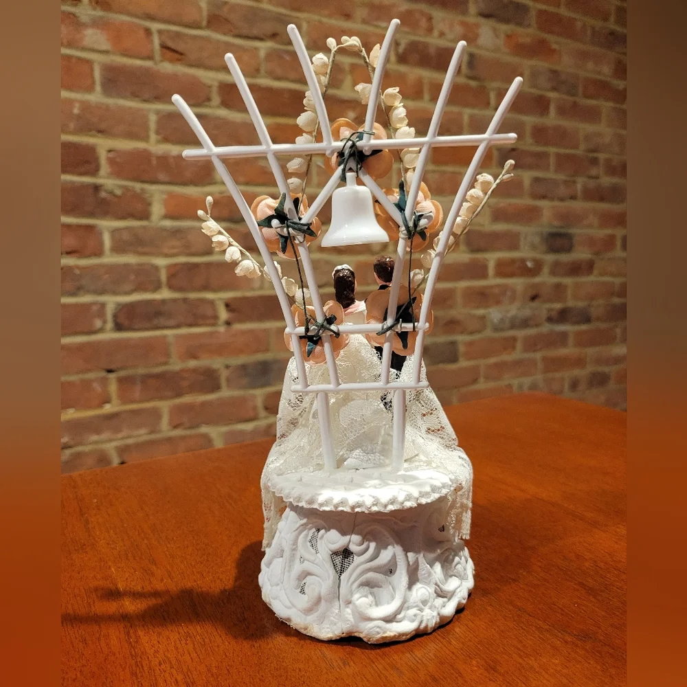 Vintage 1940's Bride & Groom Wedding Cake Topper Prestine Chalkware